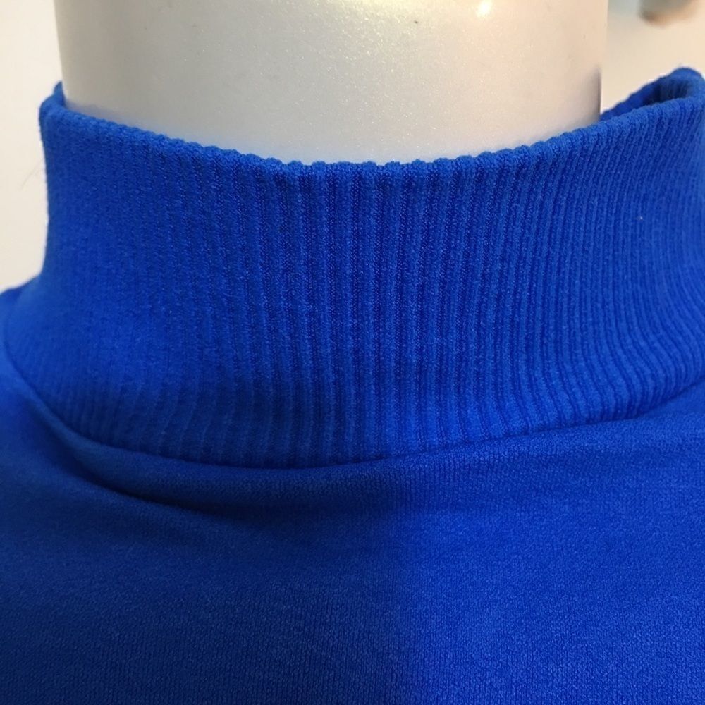 Thick ribbed neck, sleeves, & bottom shaper top‎ - Picture 3 of 5